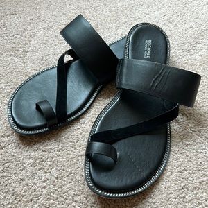 Cute sandals!